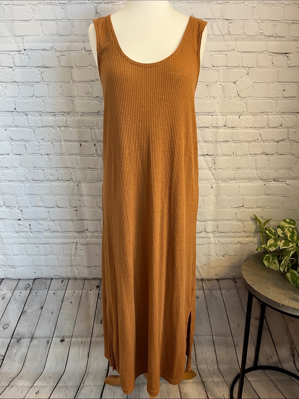 Old Navy Women's Sleeveless Ribbed Maxi Dress - Rust